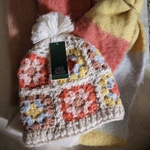 SCARF AND BEENIE SET